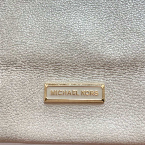 Michael‎ Kors Cream Hobo Bag with Gold Accents - Picture 3 of 8